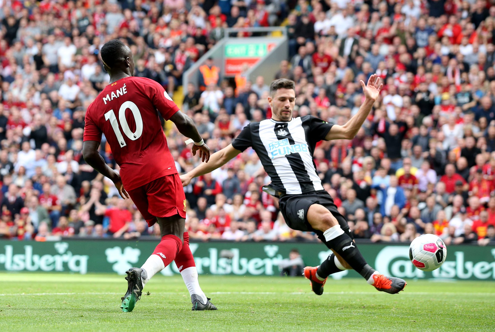 他都显得镇 他都显得镇